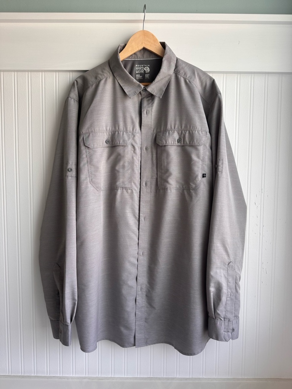 Mountain Hardwear Light Gray Men's Button-Front Shirt